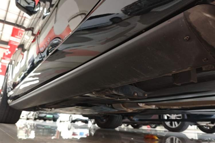 Used BMW X5 2022 xDrive 30Li Luxury M Sport Package Left Side Sill