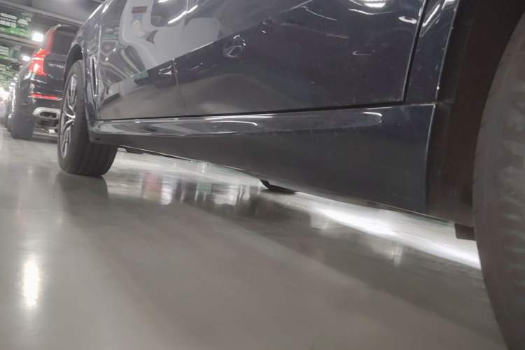 Used BMW X5 2022 xDrive 30Li Luxury M Sport Package Left Side Sill