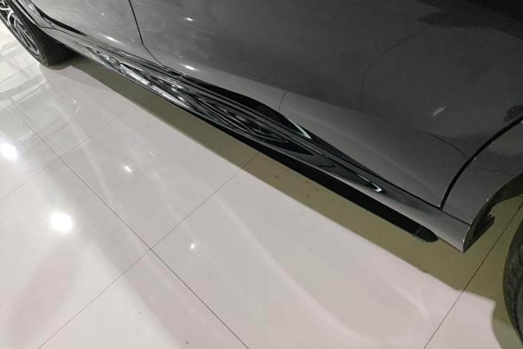 Used BMW X5 2022 xDrive 30Li Luxury M Sport Package Left Side Sill