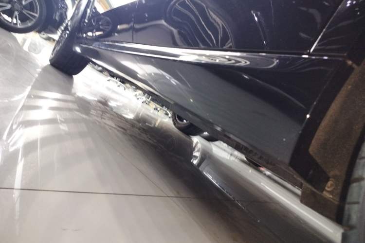 Used BMW X5 2022 Restyled xDrive 30Li Luxury Version M Sport Package Left Side Sill