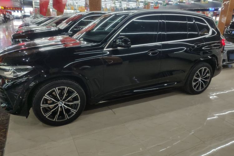 Used BMW X5 2022 xDrive30i M Sport Package Left Side