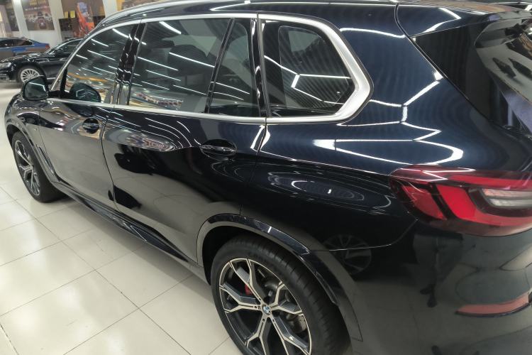 Used BMW X5 2022 Restyled xDrive 40Li M Sport Package Left Side