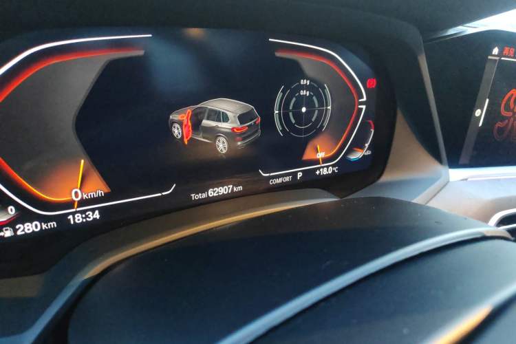 Used BMW X5 2022 xDrive 30Li Luxury M Sport Package Odometer Close Up