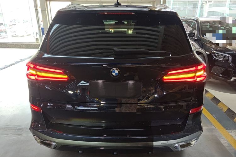 Used BMW X5 2022 xDrive 30Li Luxury M Sport Package Rear