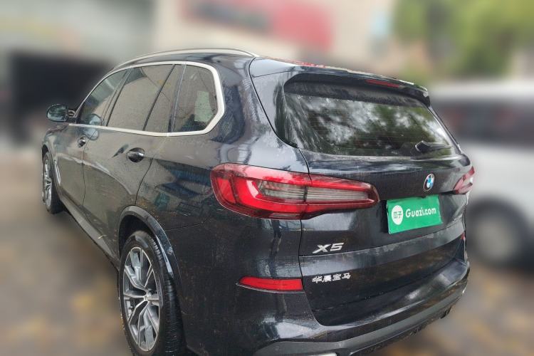Used BMW X5 2022 xDrive 30Li Luxury M Sport Package Rear Left 45 Deg