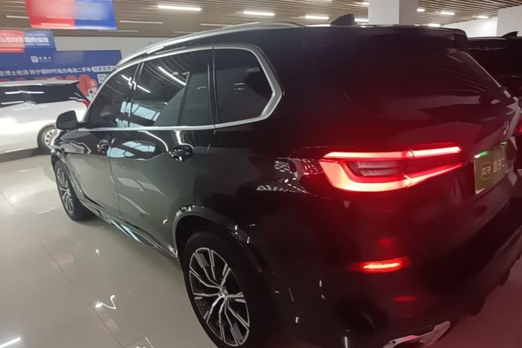 Used BMW X5 2022 Restyled xDrive 30Li Luxury Version M Sport Package Rear Left 45 Deg