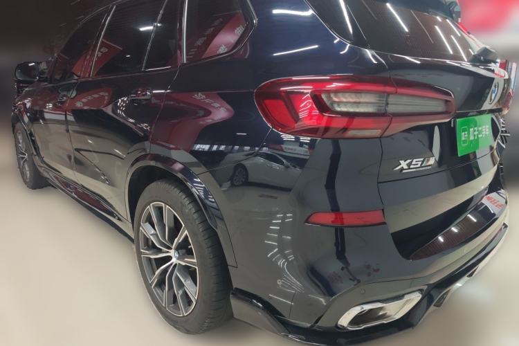 Used BMW X5 2022 xDrive 30Li Luxury M Sport Package Rear Left 45 Deg