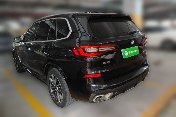 Used BMW X5 2022 xDrive 30Li Luxury M Sport Package Rear Left 45 Deg