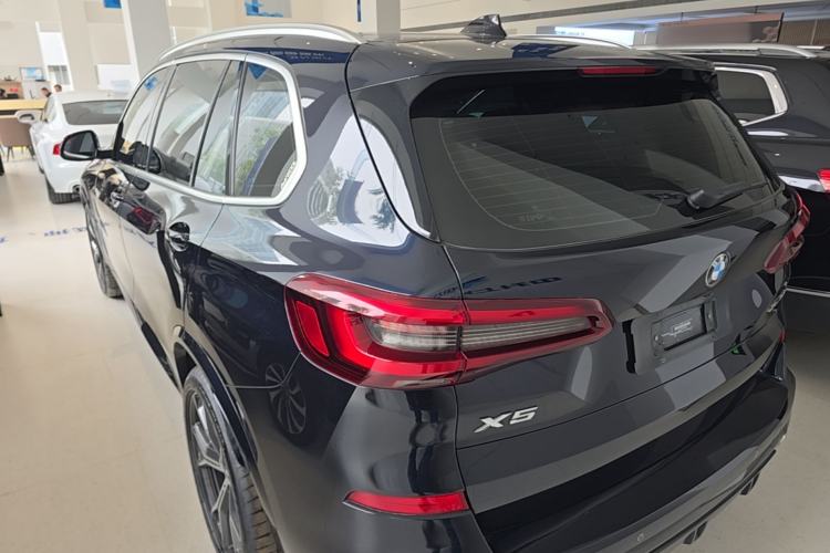 Used BMW X5 2022 Restyled xDrive 40Li M Sport Package Rear Left 45 Deg