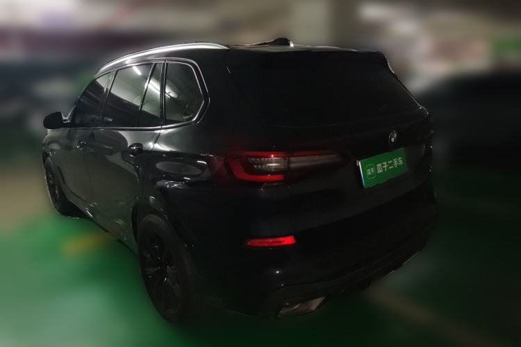 Used BMW X5 2022 xDrive 30Li Luxury M Sport Package Rear Left 45 Deg