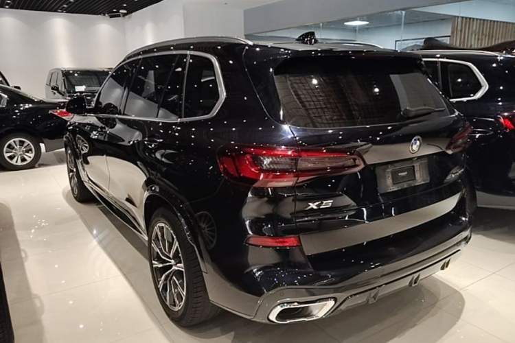 Used BMW X5 2022 Restyled xDrive 30Li Luxury Version M Sport Package Rear Left 45 Deg