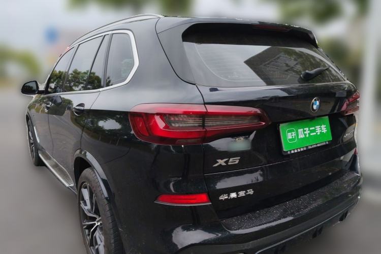 Used BMW X5 2022 xDrive 30Li Luxury M Sport Package Rear Left 45 Deg