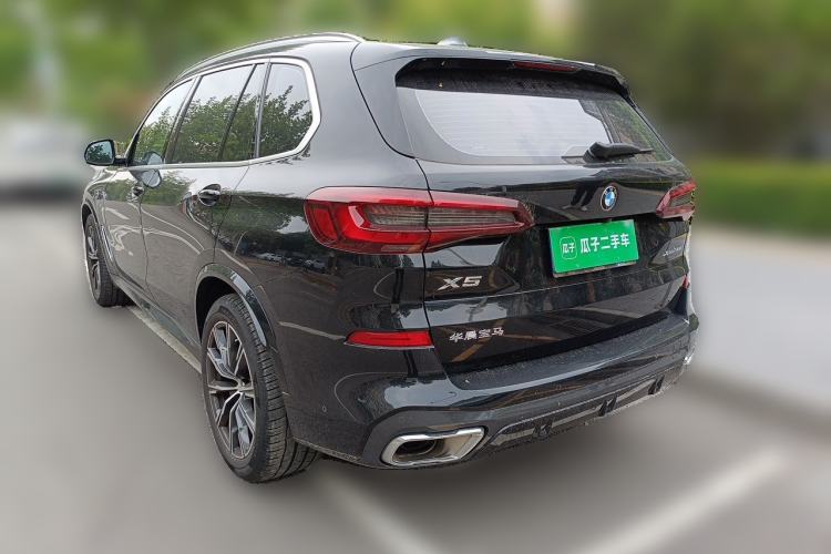 Used BMW X5 2022 xDrive 30Li Luxury M Sport Package Rear Left 45 Deg