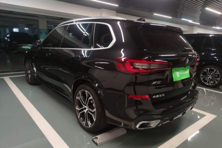 Used BMW X5 2022 Restyled xDrive 40Li Luxury Edition M Sport Package Rear Left 45 Deg