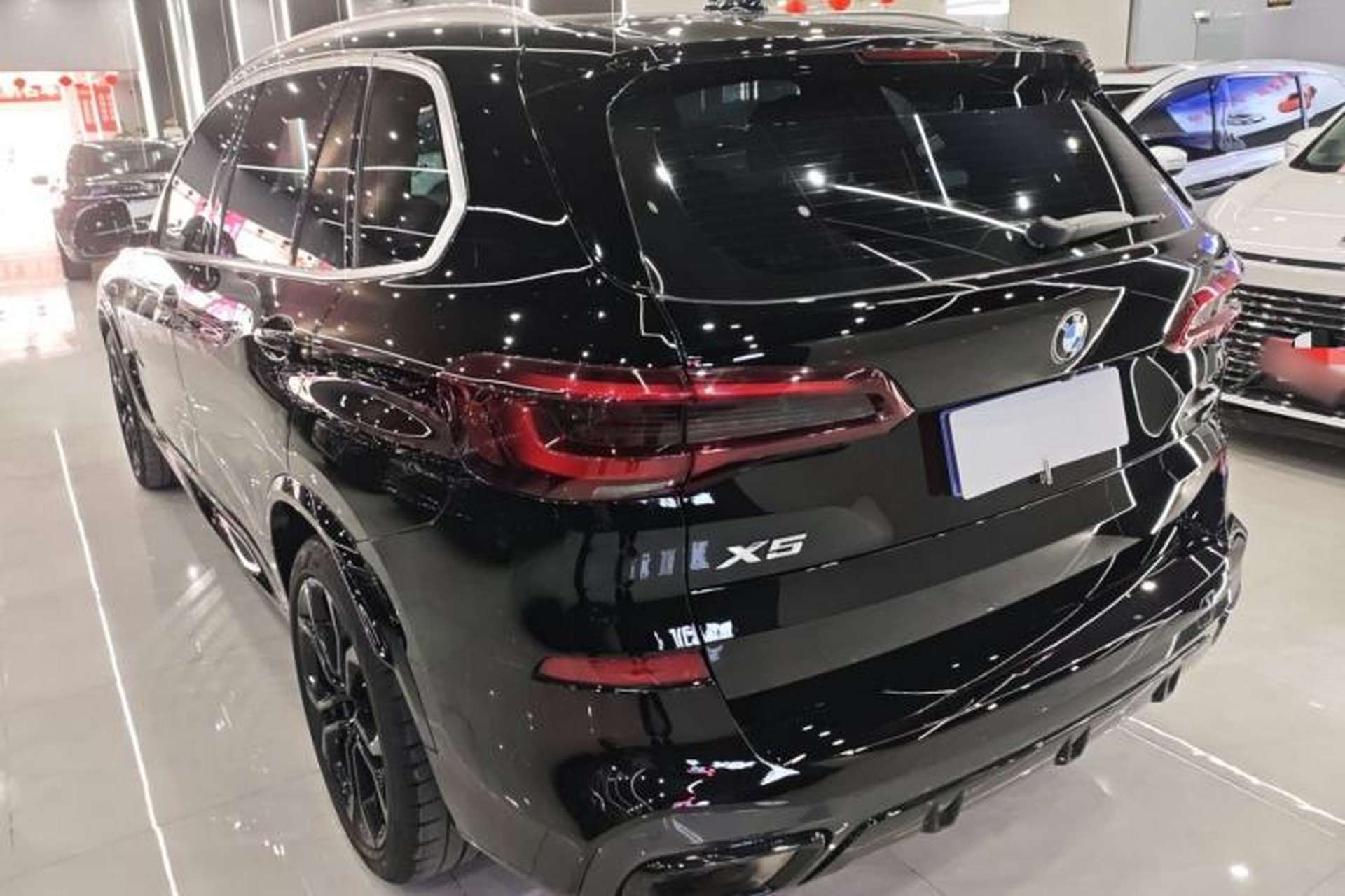 Used BMW X5 2022 xDrive 40Li Luxury Edition M Sport Package Rear Left 45 Deg
