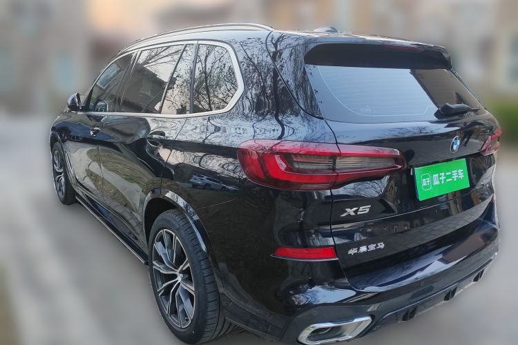 Used BMW X5 2022 xDrive 30Li Luxury M Sport Package Rear Left 45 Deg