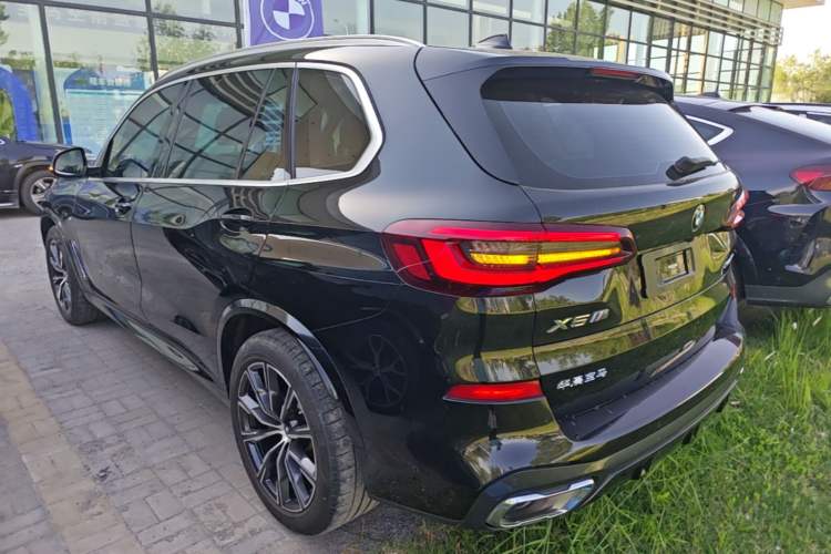 Used BMW X5 2022 xDrive 30Li M Sport Package Rear Left 45 Deg