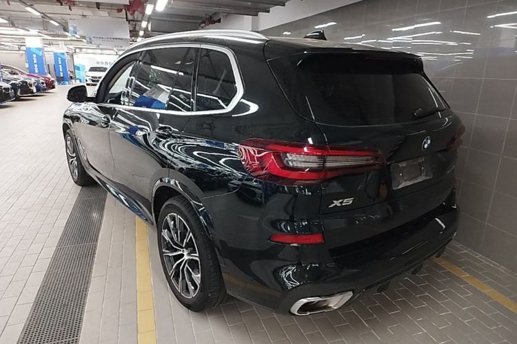 Used BMW X5 2022 Restyled xDrive 30Li Luxury Version M Sport Package Rear Left 45 Deg