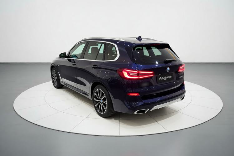 Used BMW X5 2022 xDrive 30Li Luxury M Sport Package Rear Left 45 Deg
