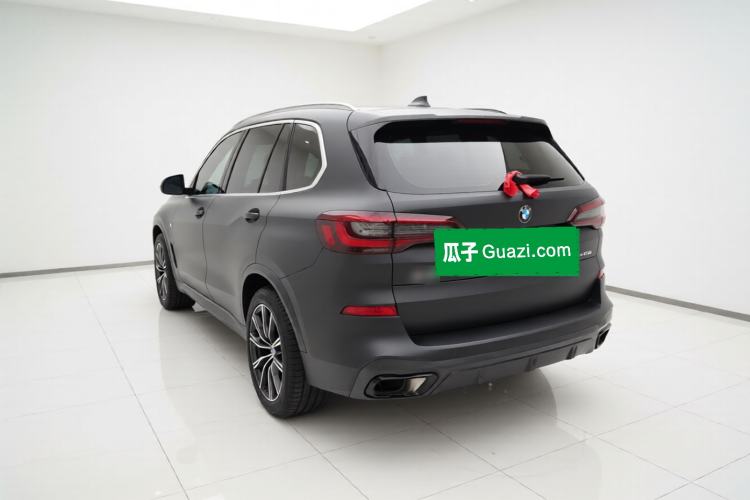 Used BMW X5 2022 xDrive 30Li Luxury M Sport Package Rear Left 45 Deg