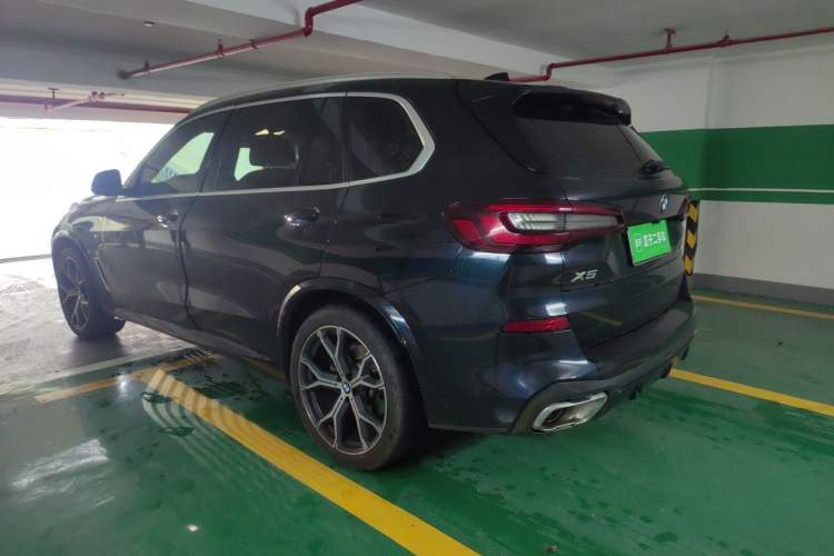 Used BMW X5 2022 xDrive 40Li M Sport Package Rear Left 45 Deg
