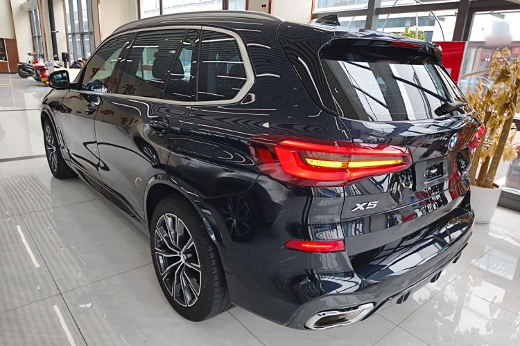 Used BMW X5 2022 Restyled xDrive 30Li Luxury Version M Sport Package Rear Left 45 Deg