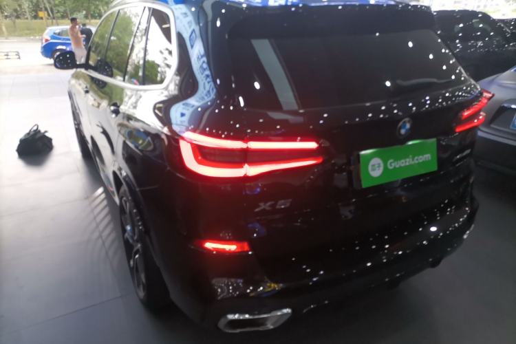 Used BMW X5 2022 xDrive 40Li Luxury Edition M Sport Package Rear Left 45 Deg