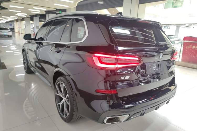 Used BMW X5 2022 Restyled xDrive 40Li M Sport Package Rear Left 45 Deg