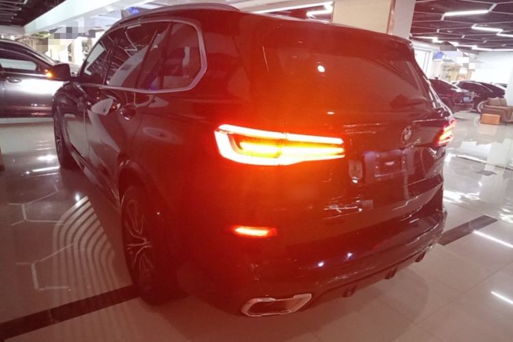 Used BMW X5 2022 Restyled xDrive 30Li Luxury Version M Sport Package Rear Left 45 Deg