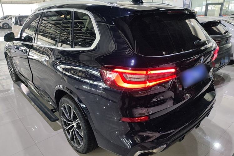 Used BMW X5 2022 xDrive 30Li Luxury M Sport Package Rear Left 45 Deg