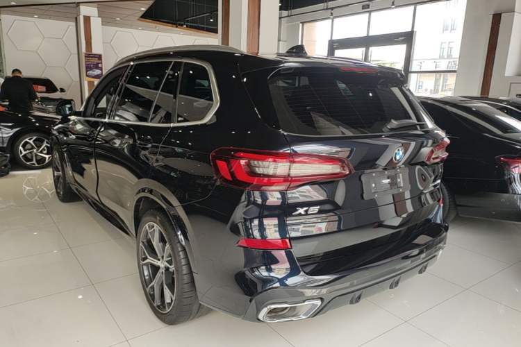 Used BMW X5 2022 Restyled xDrive 40Li M Sport Package Rear Left 45 Deg