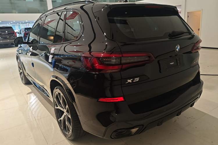 Used BMW X5 2022 xDrive 40Li M Sport Package Rear Left 45 Deg
