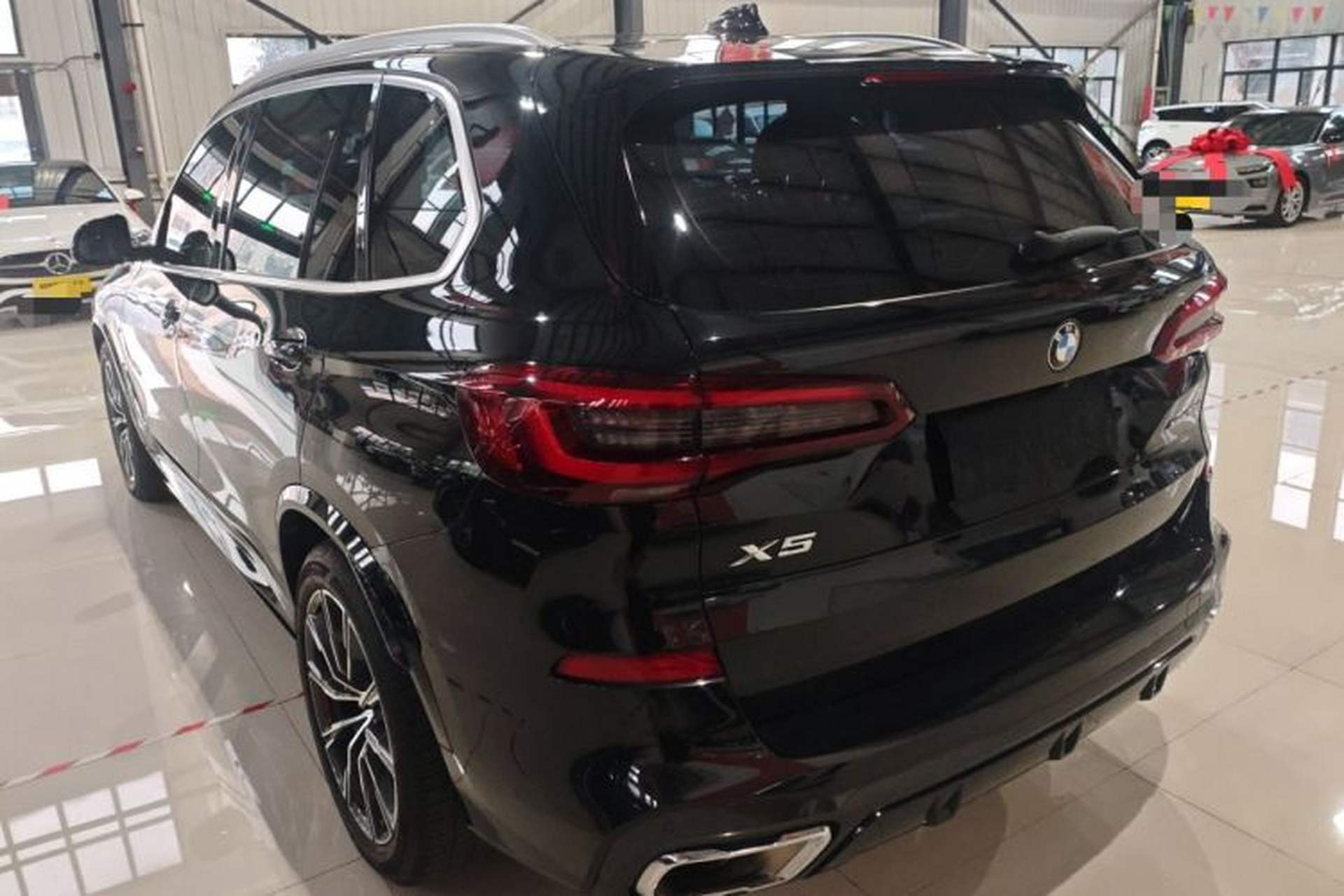 Used BMW X5 2022 xDrive 30Li Luxury M Sport Package Rear Left 45 Deg