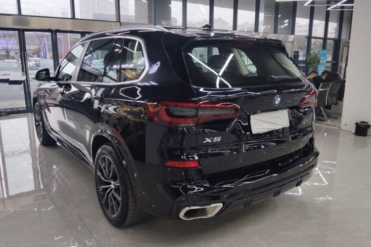 Used BMW X5 2022 Restyled xDrive 30Li Luxury Version M Sport Package Rear Left 45 Deg