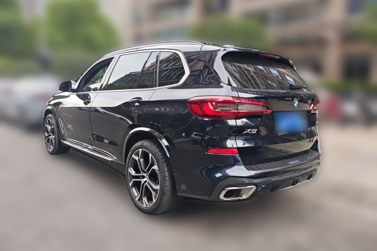 Used BMW X5 2022 xDrive 40Li Luxury Edition M Sport Package Rear Left 45 Deg