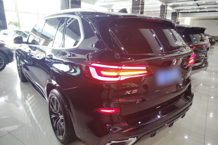 Used BMW X5 2022 Restyled xDrive 30Li Luxury Version M Sport Package Rear Left 45 Deg