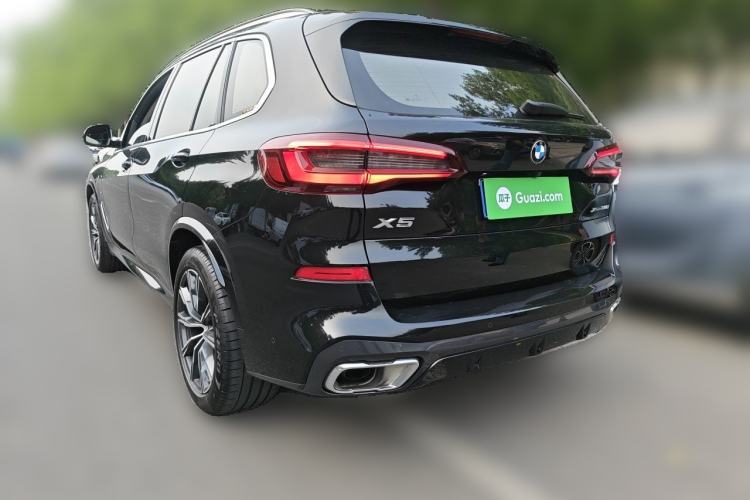Used BMW X5 2022 xDrive 30Li Luxury M Sport Package Rear Left 45 Deg