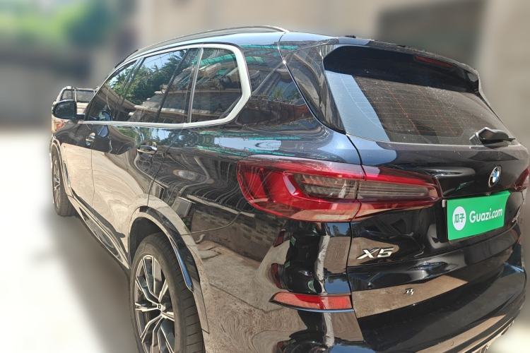 Used BMW X5 2022 xDrive 30Li Luxury M Sport Package Rear Left 45 Deg