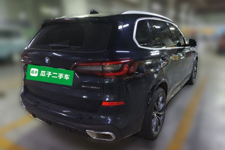 Used BMW X5 2022 xDrive 30Li Luxury M Sport Package Rear Right 45 Deg