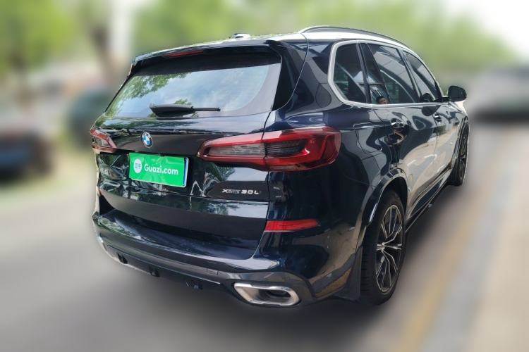 Used BMW X5 2022 xDrive 30Li Luxury M Sport Package Rear Right 45 Deg