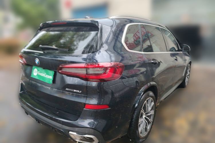 Used BMW X5 2022 xDrive 30Li Luxury M Sport Package Rear Right 45 Deg