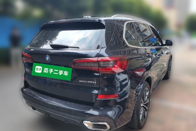 Used BMW X5 2022 xDrive 30Li Luxury M Sport Package Rear Right 45 Deg