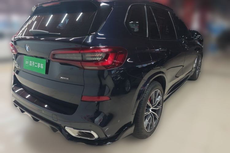 Used BMW X5 2022 xDrive 30Li Luxury M Sport Package Rear Right 45 Deg