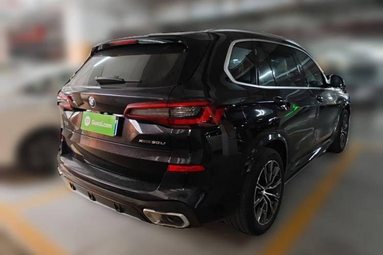 Used BMW X5 2022 xDrive 30Li Luxury M Sport Package Rear Right 45 Deg