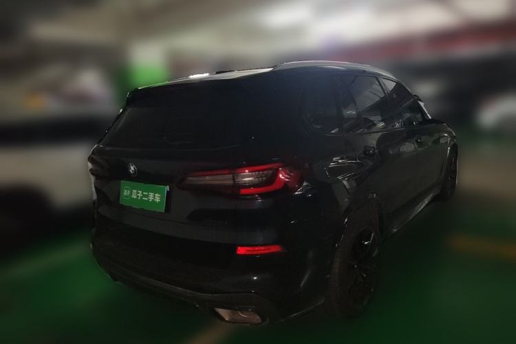 Used BMW X5 2022 xDrive 30Li Luxury M Sport Package Rear Right 45 Deg
