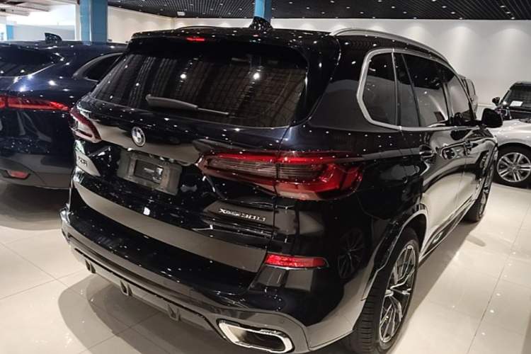 Used BMW X5 2022 Restyled xDrive 30Li Luxury Version M Sport Package Rear Right 45 Deg