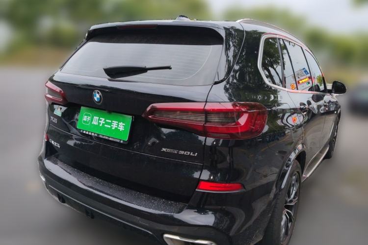 Used BMW X5 2022 xDrive 30Li Luxury M Sport Package Rear Right 45 Deg