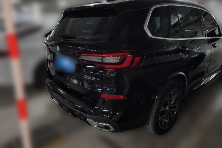 Used BMW X5 2022 xDrive 30Li M Sport Package Rear Right 45 Deg