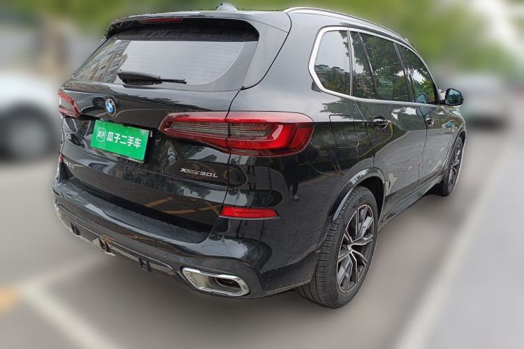 Used BMW X5 2022 xDrive 30Li Luxury M Sport Package Rear Right 45 Deg