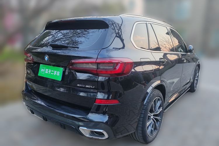 Used BMW X5 2022 xDrive 30Li Luxury M Sport Package Rear Right 45 Deg